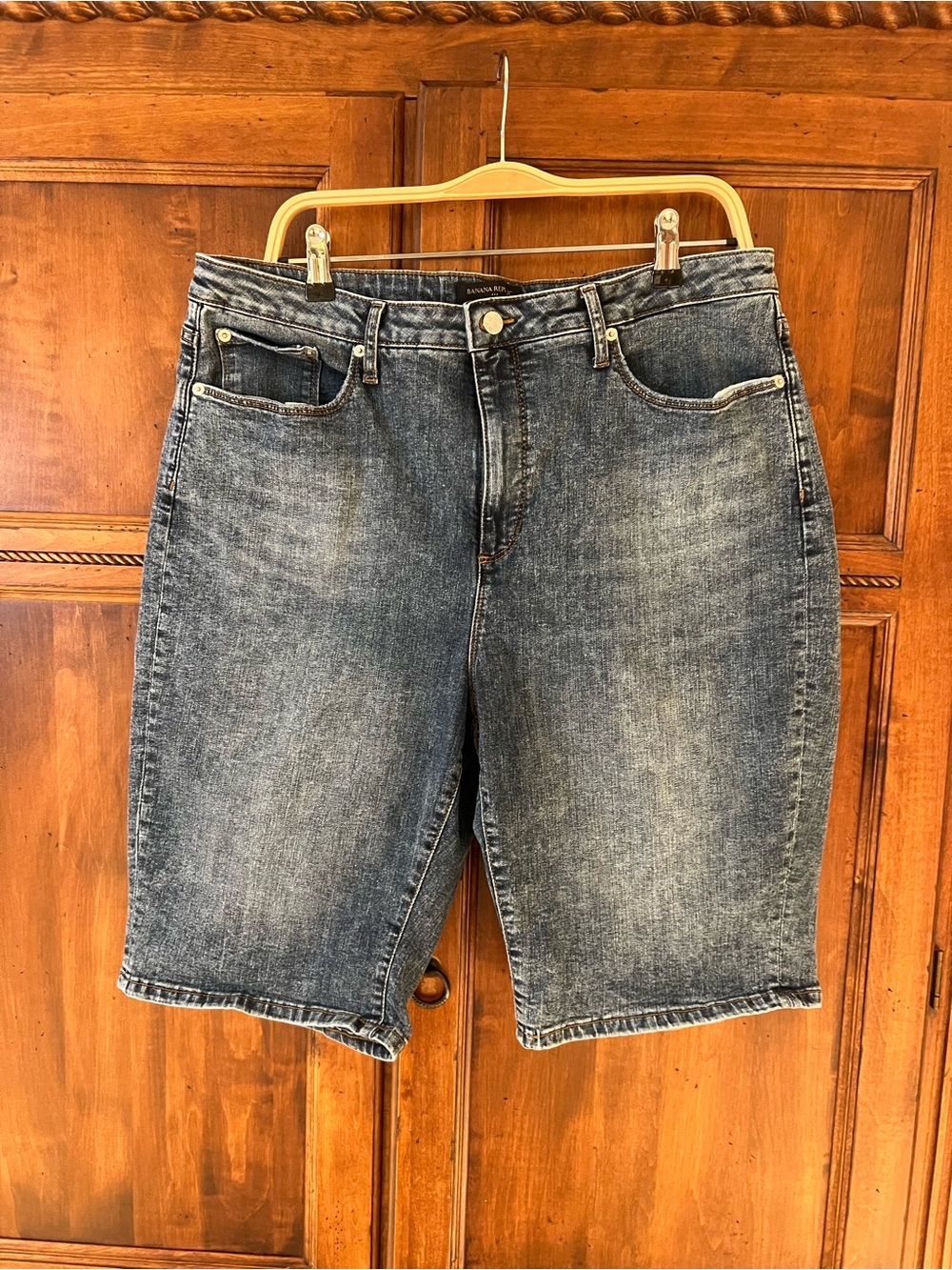 Banana Republic Curvy 10” Short | Size 33/16 | Denim Shorts | Like New